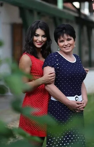 Adry és az édesanyja